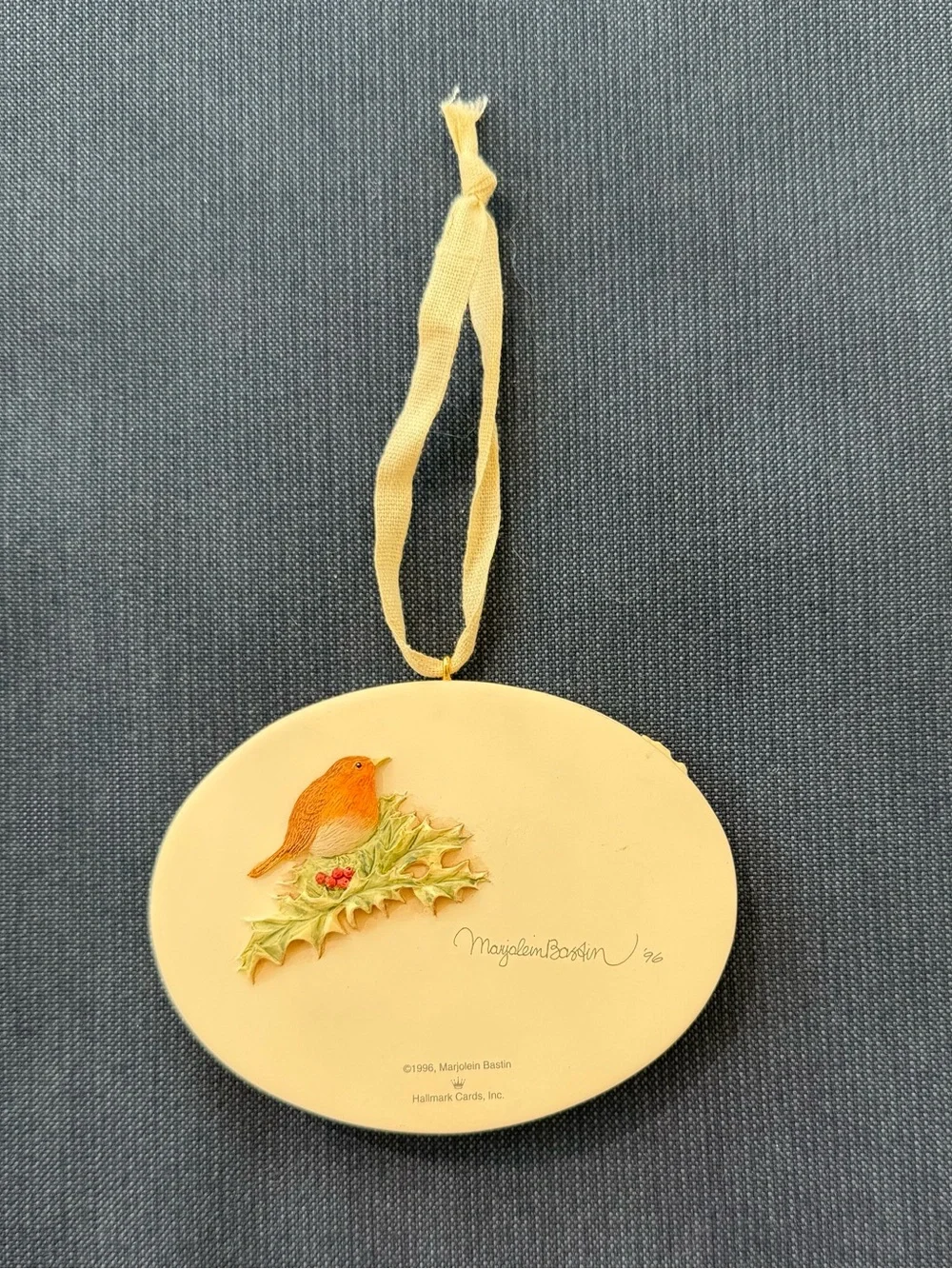 🆕Gorgeous Bird with Holly Basket🆕